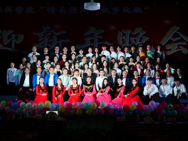 D:\Backup\桌面\新闻\1226威廉希尔中文官网举办迎新年文艺晚会(院)\6合影(发文稿).jpg D:\Backup\桌面\新闻\1226威廉希尔中文官网举办迎新年文艺晚会(院)\6合影(发文稿).jpg